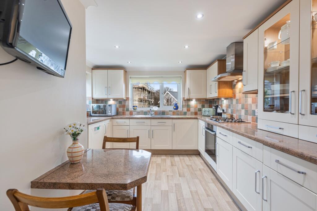 A13 - 7 Gard Close Torquay - 250120