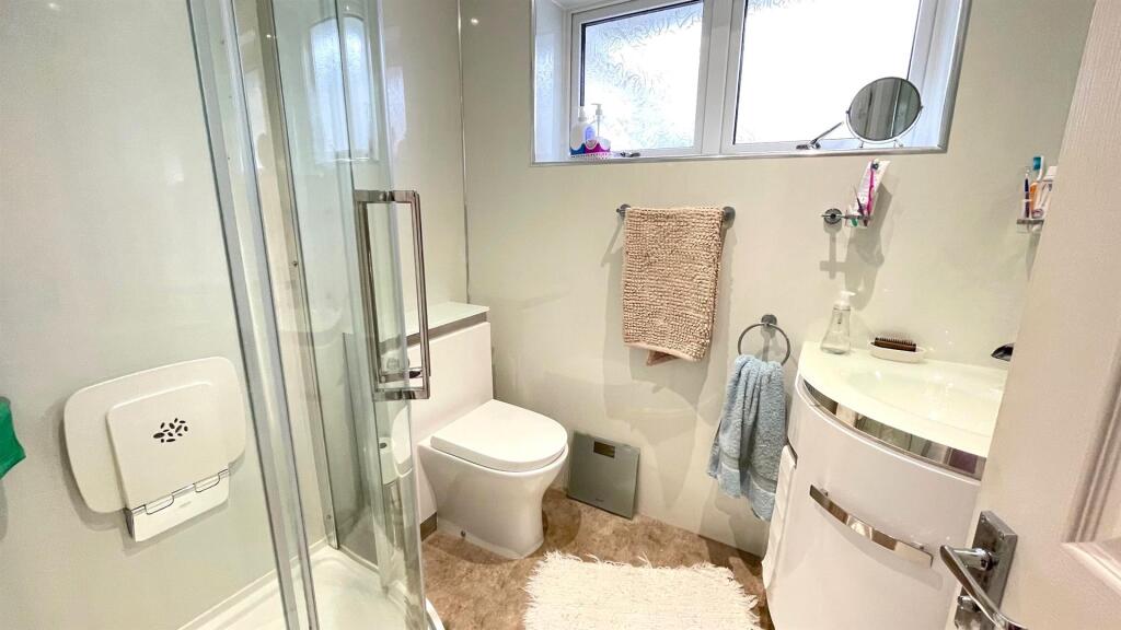 RE-FITTED 3 PIECE SHOWER ROOM