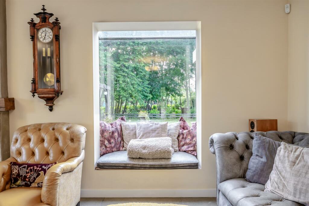 8608791-interior24.jpg
