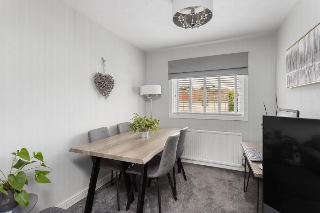 Lounge / Dining Area