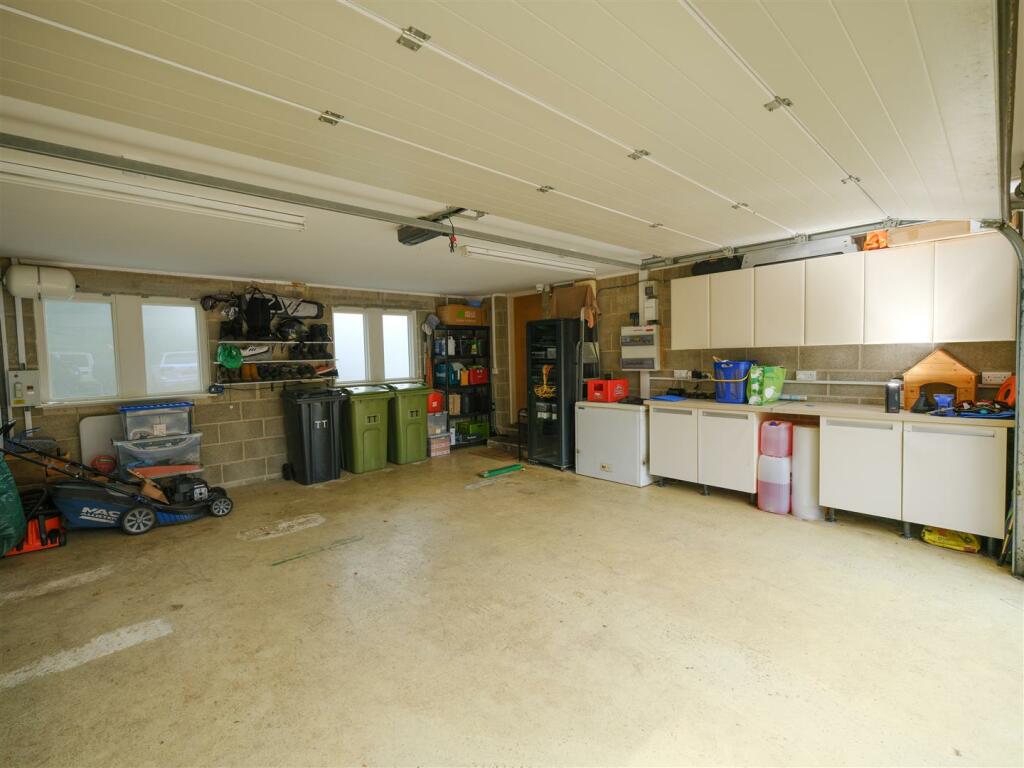 INTEGRAL GARAGE