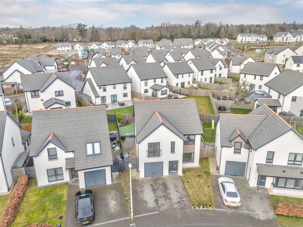 6 Grayburn Place Dundee-2.JPG