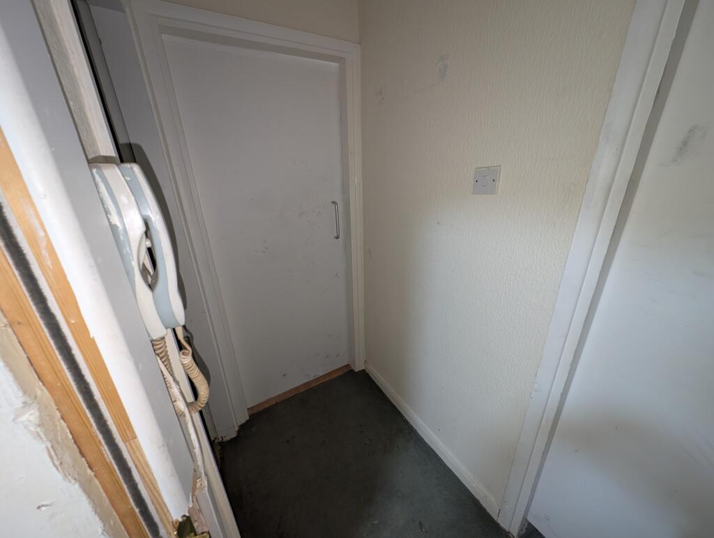 Entrance Hall 12 South Street T202509261455.jpg