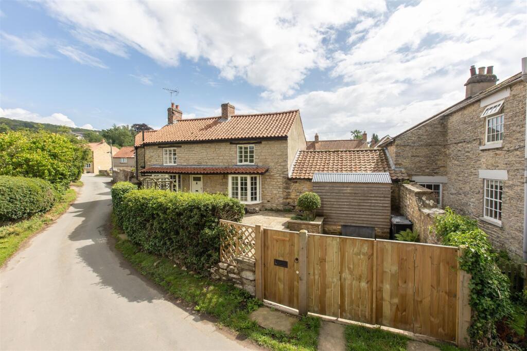 Corner Cottage External-2.jpg