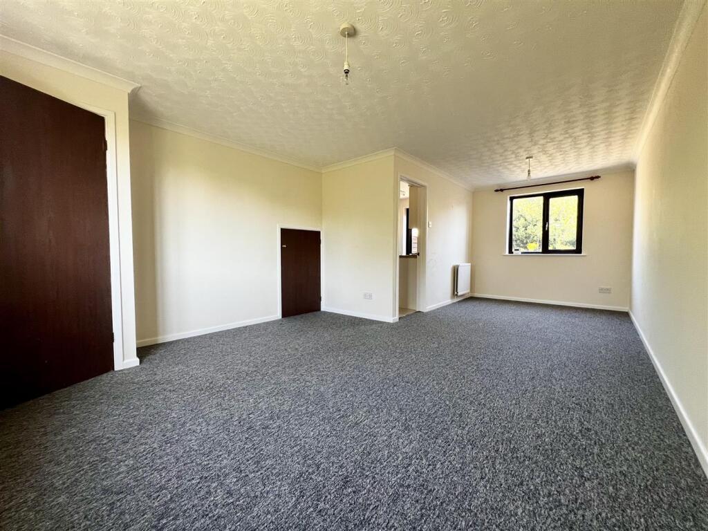 Sitting/Dining Room