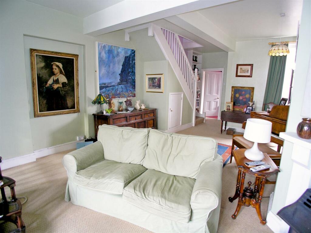 VESTIBULE HALL