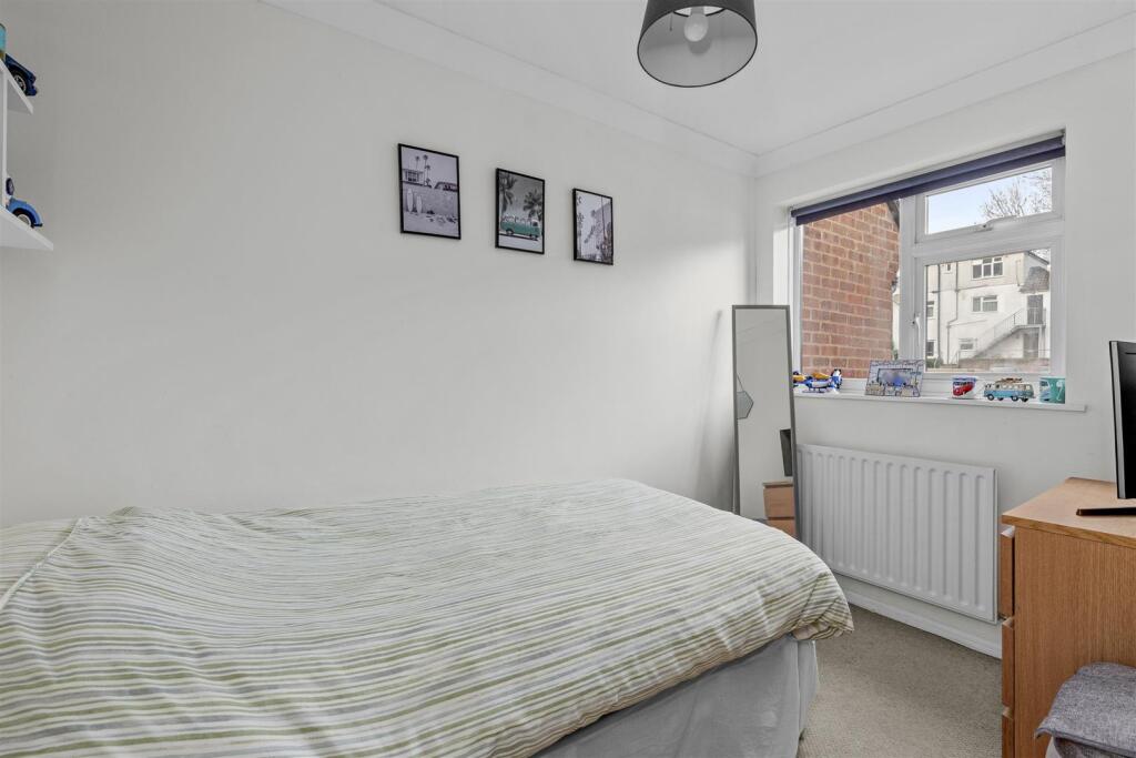 17 Portway Drive, HP12 4AU-4.jpg