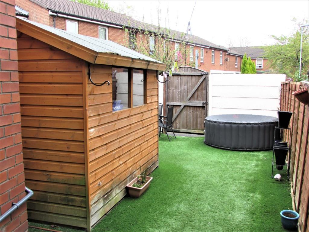 DouglasSt3gdn1.JPG