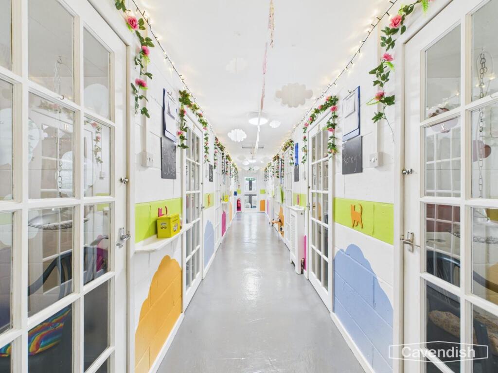 SIDE HALLWAY