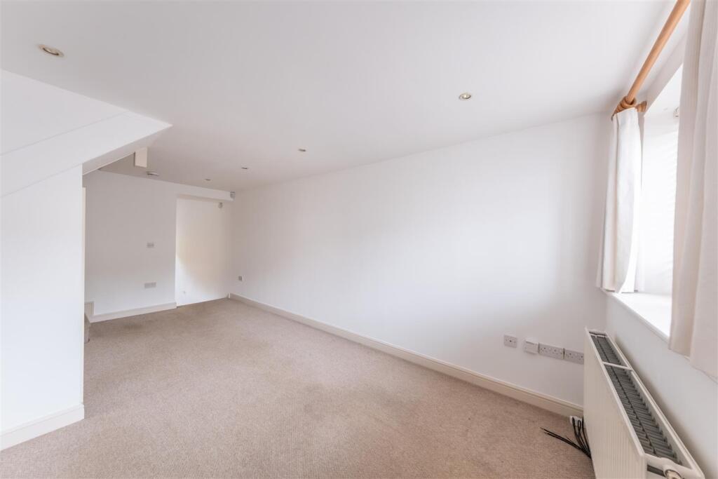 3 Broxton Hall Mews-006.jpg
