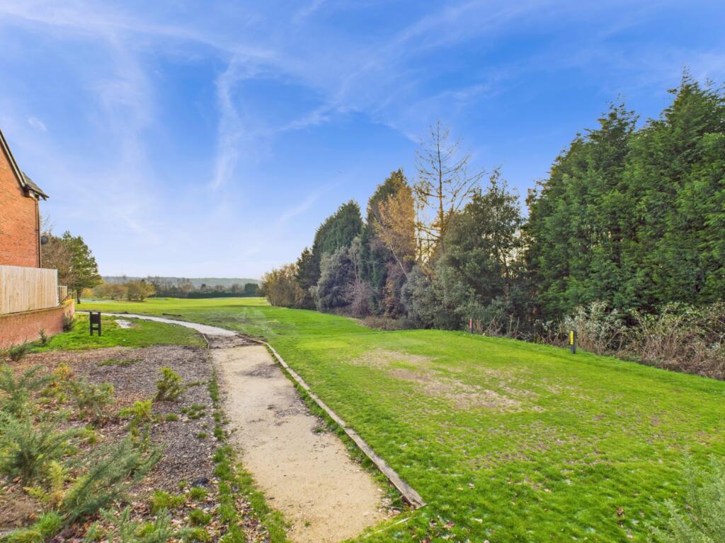 CAM03729G0-PR0178-STILL020