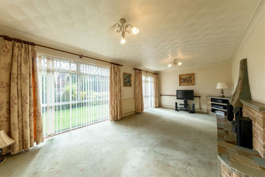 2 St Michaels Close-010.jpg