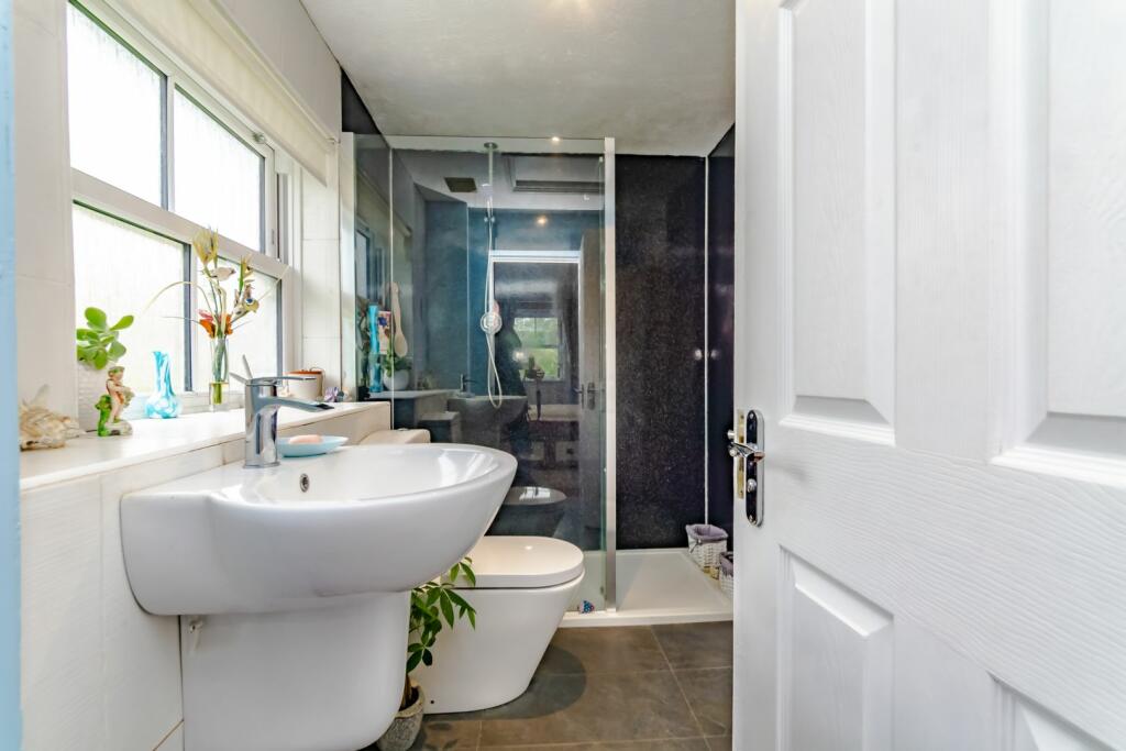 Jack &amp; Jill Bathroom