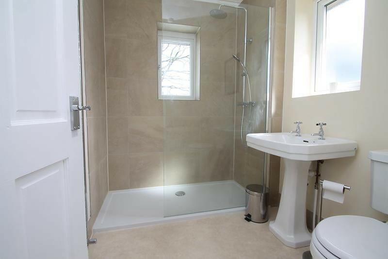 Ensuite to Bed 1