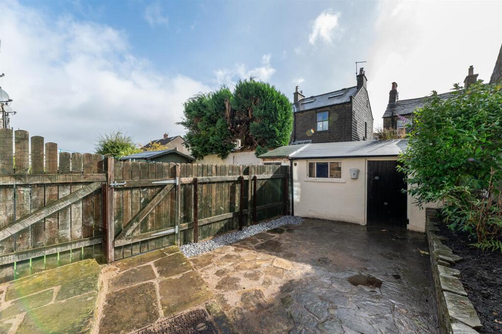 Rear Garden &amp; Outhouse Store