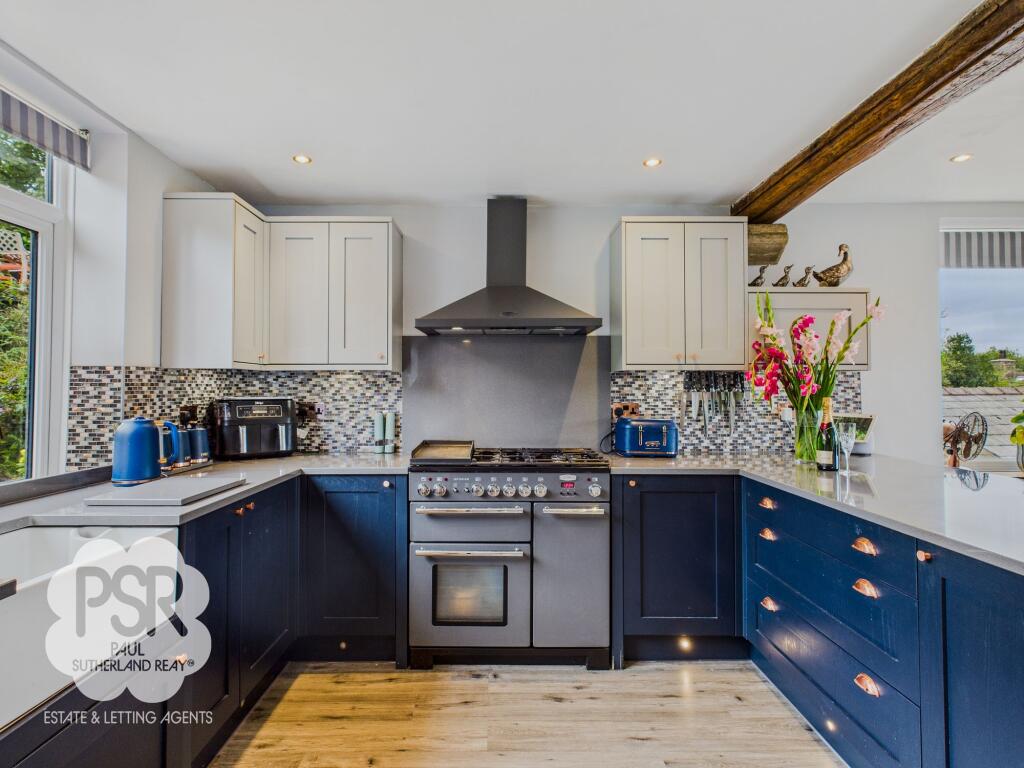 Kitchen Diner - Cooking Area with Gas Rangemaster