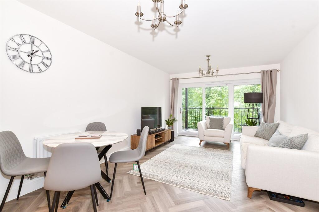 Kitchen/Lounge/Dining Area