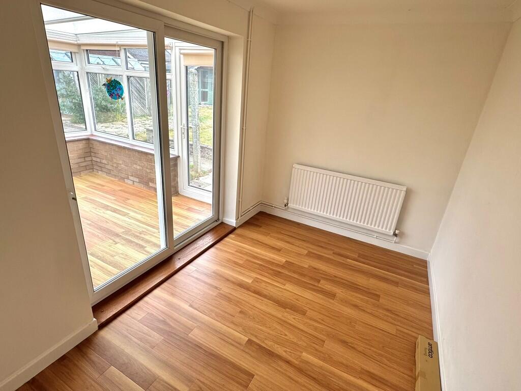 Dining Room/Bed 3