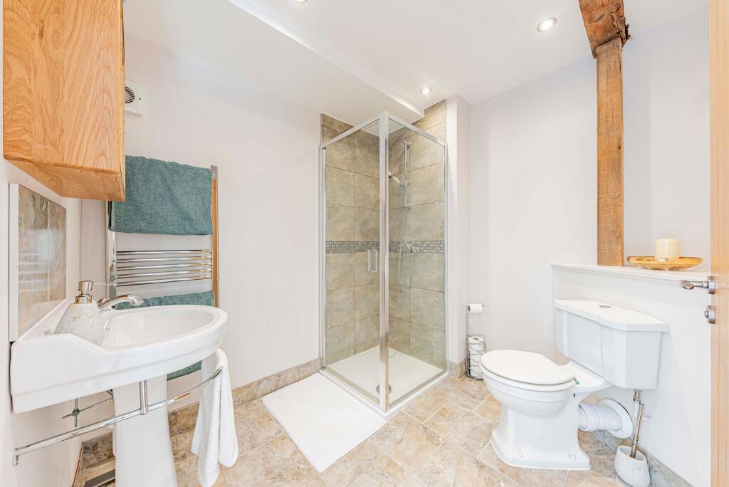 En-Suite One (1)