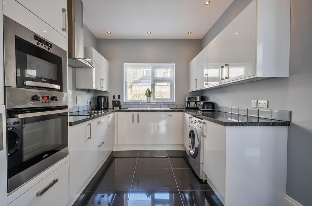 1369239-5-68f0f9c...