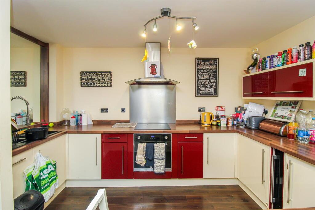OPEN PLAN KITCHEN/LOUNGE
