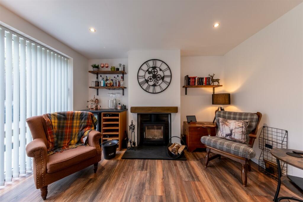 2 Rose Close-009.jpg