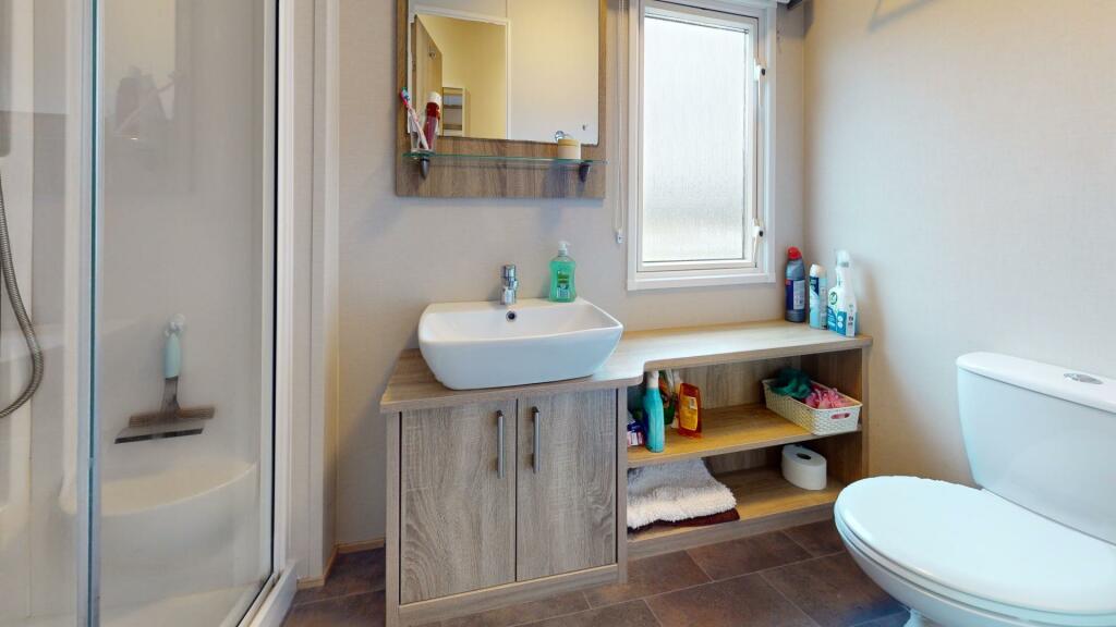244-Swanage-Bay-View-Bathroom.jpg