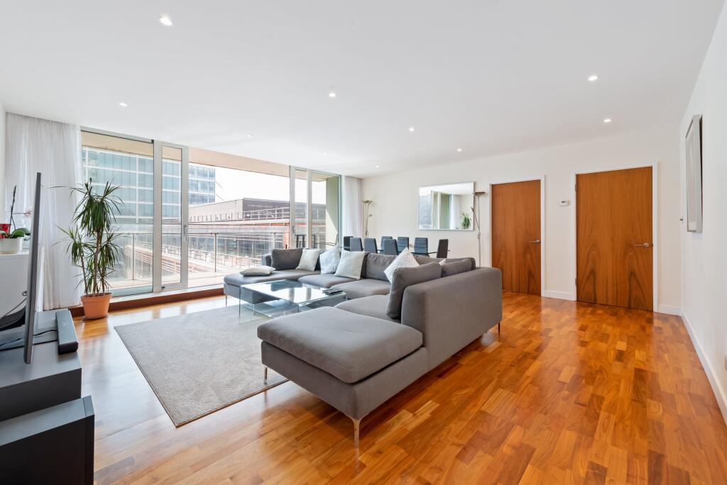 Palace Street 20, 60
