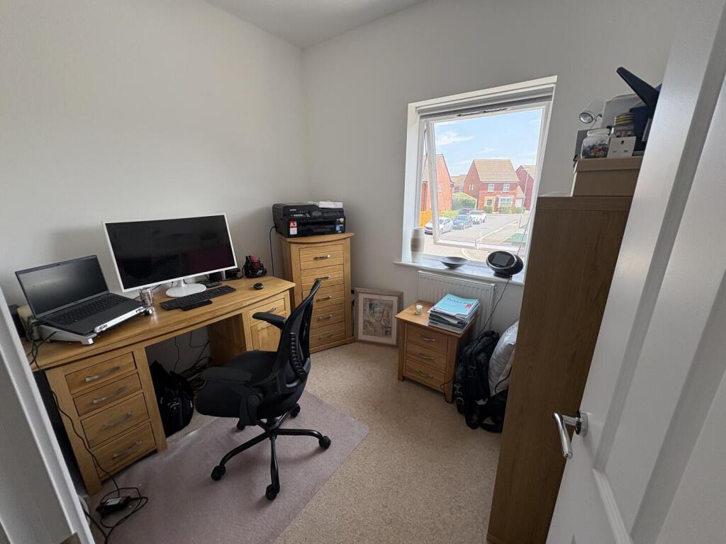 Bedroom / Office