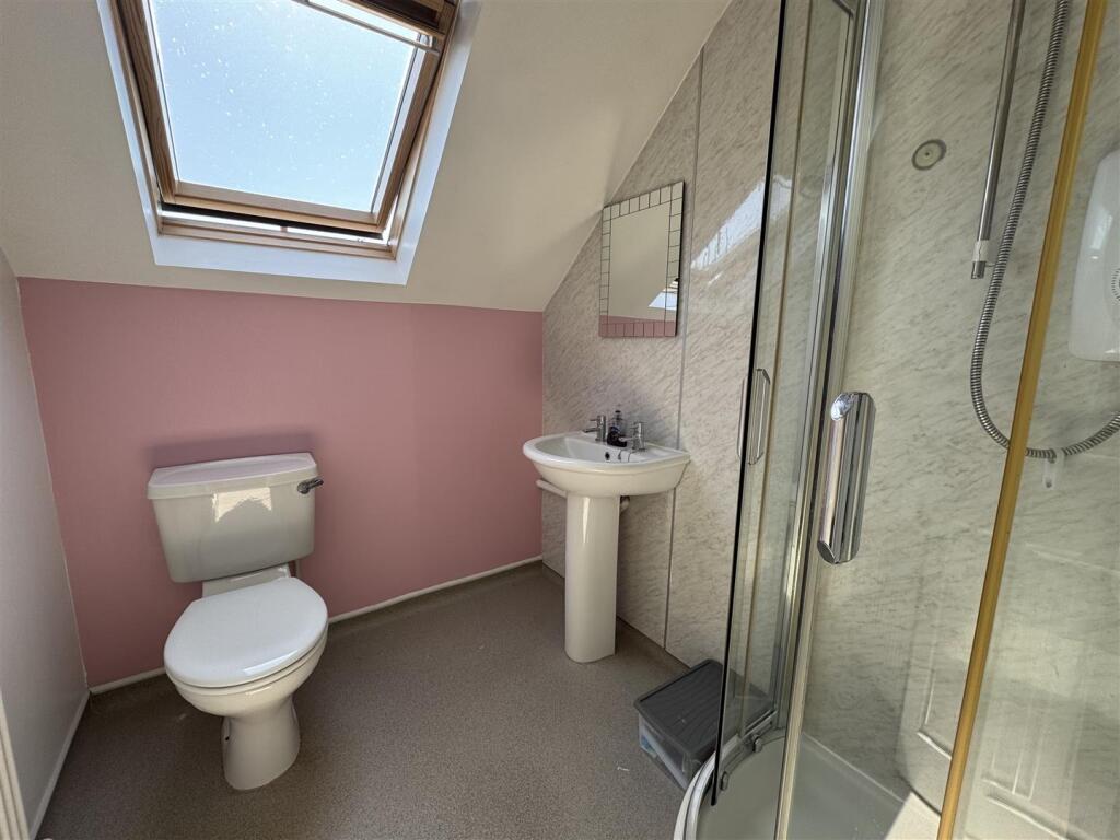 SHOWER ROOM.JPG