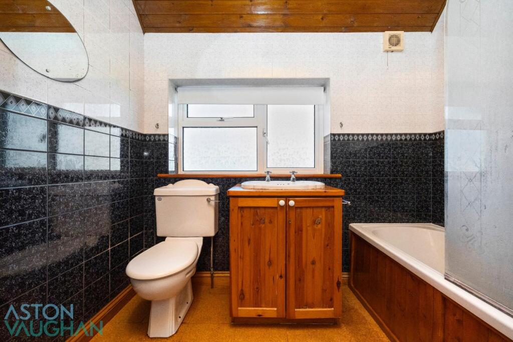 Lyminster Avenue -008.JPG