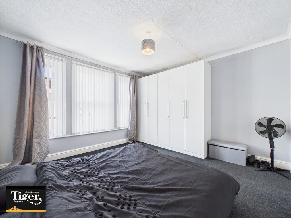 CAM02176G0-PR0577...