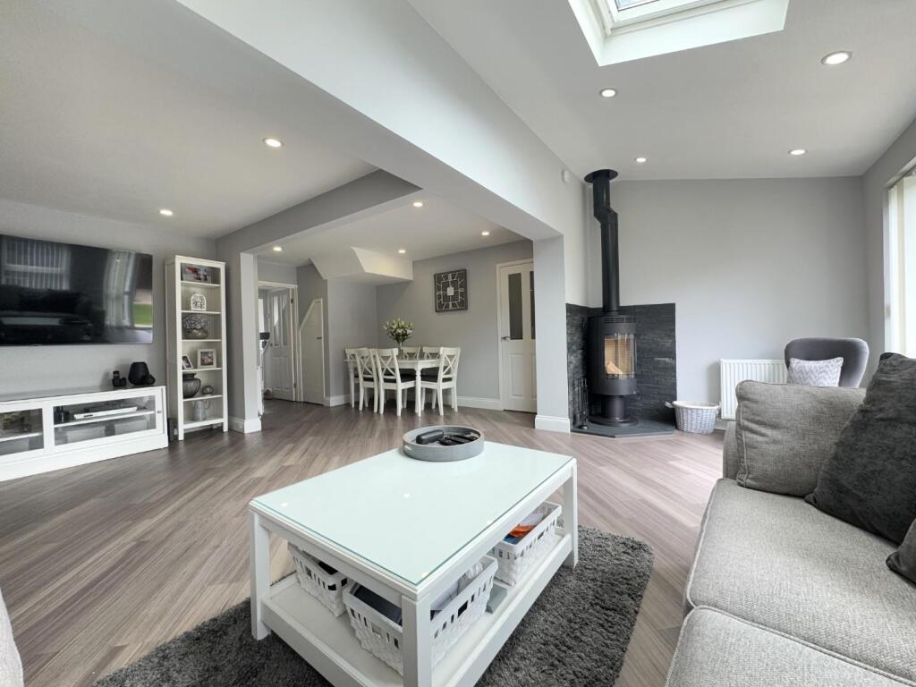 OPEN PLAN FAMILY/DINING ROOM
