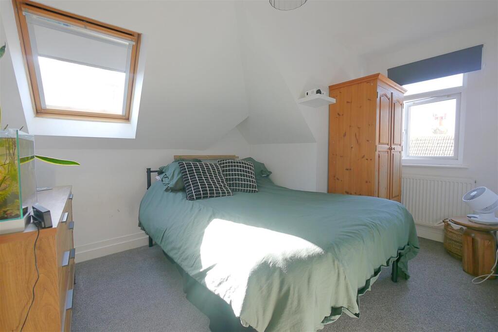 Bed 1.jpg