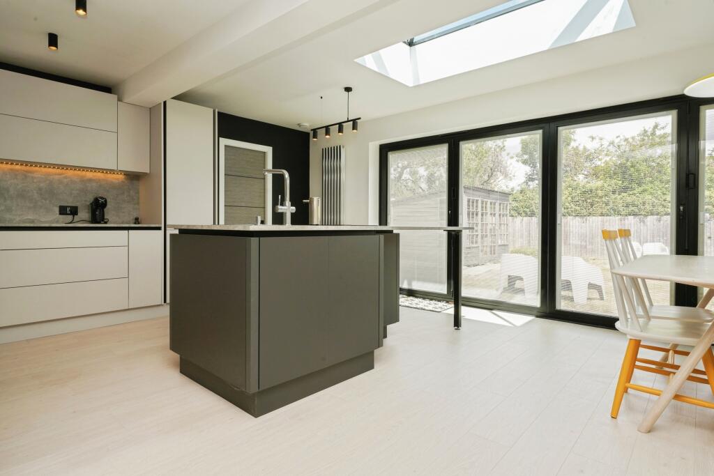 Kitchen/Dining Area