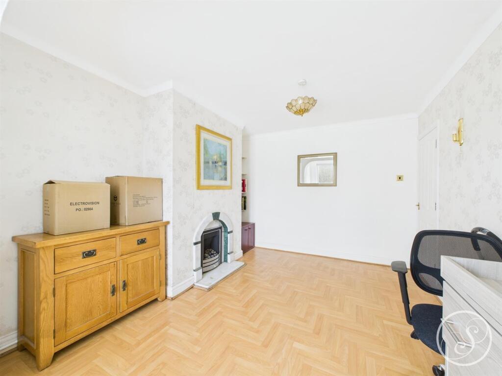 SECOND SITTING ROOM/DINER