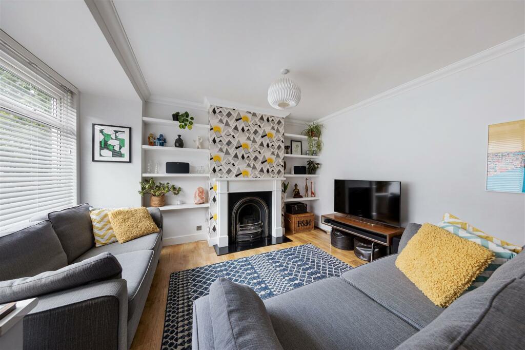 92 Cavendish Drive, E11