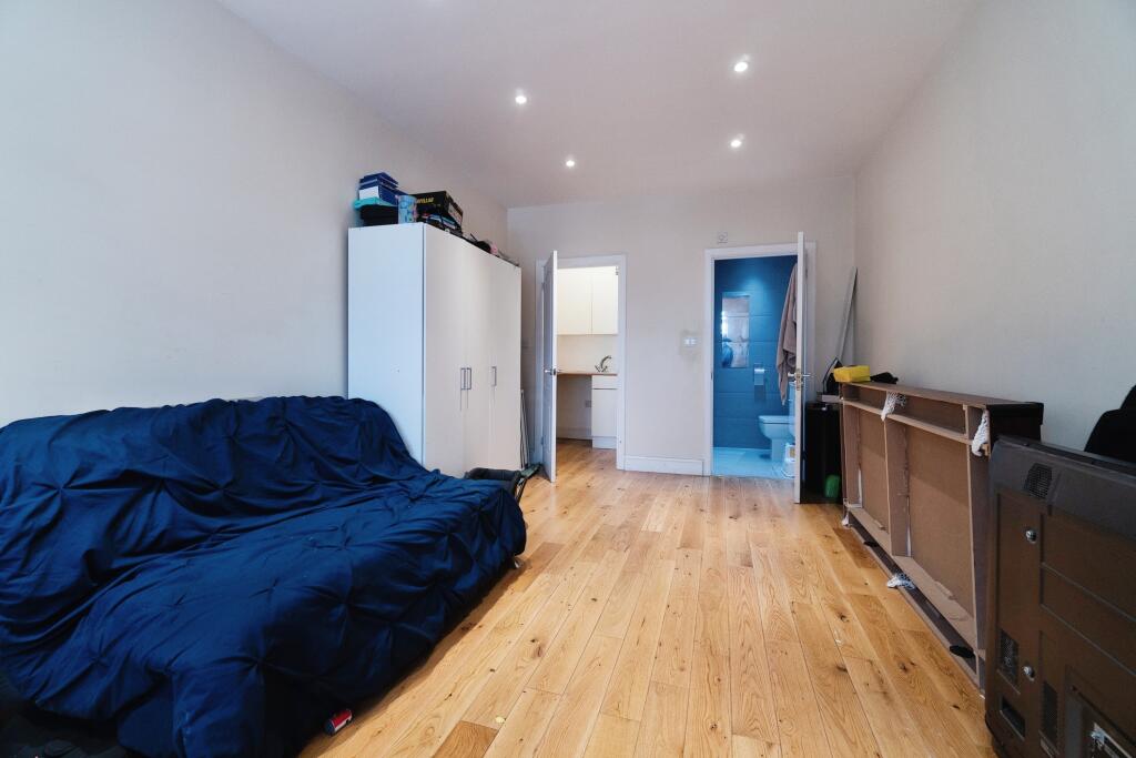 Reception/Bedroom