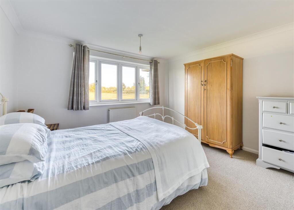 Oaklands Farm-bed3.jpg