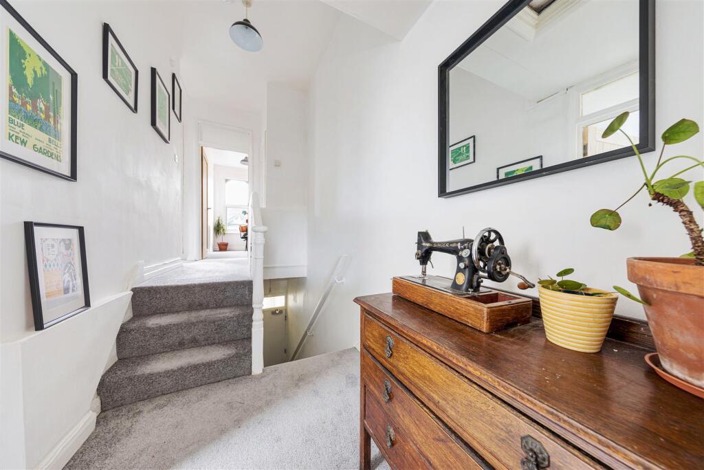 Latimer Road E7