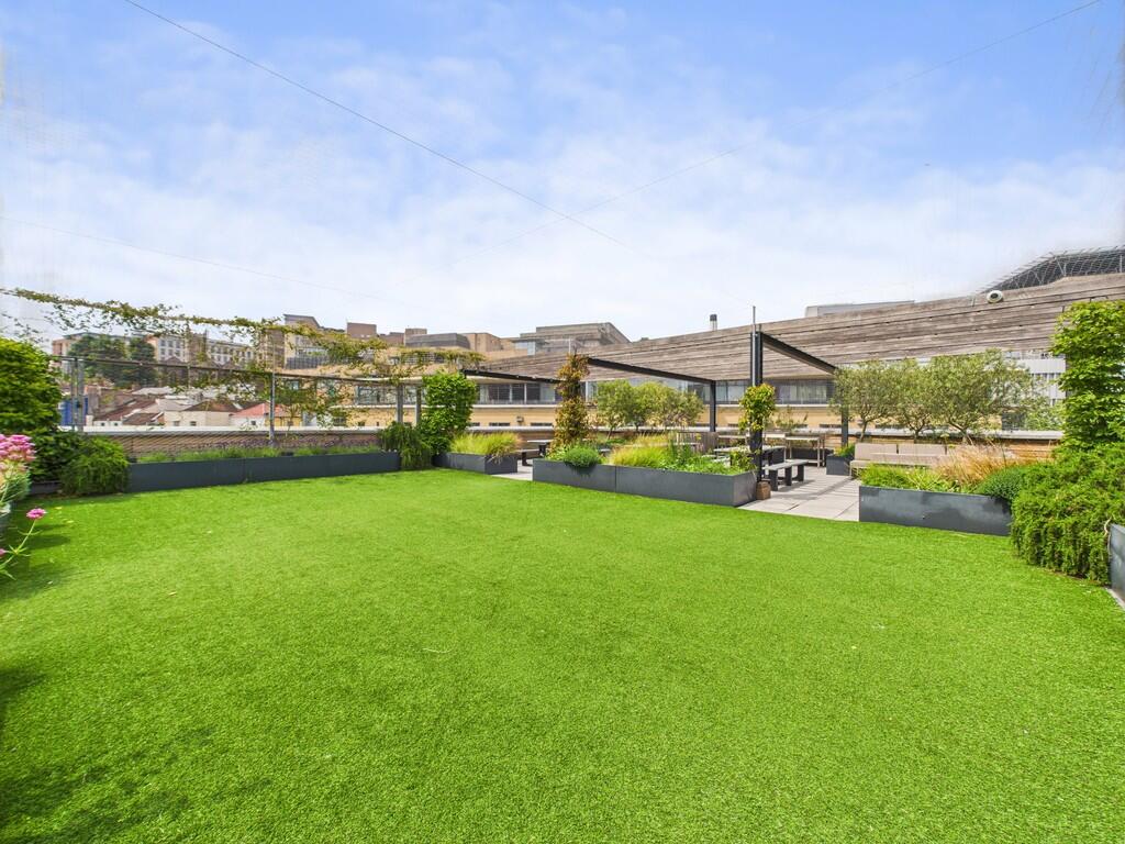 Communal Roof Gar...