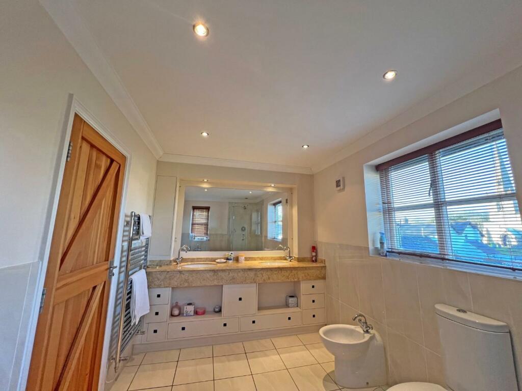 Master En-Suite