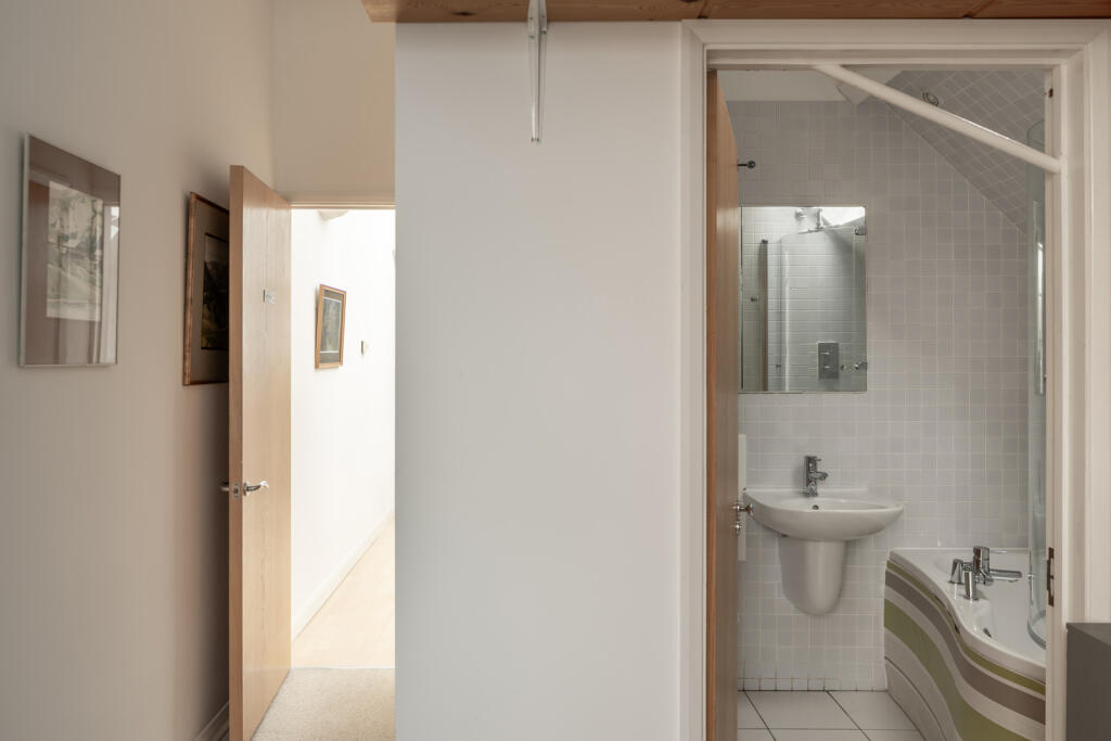 288518 - TMH_2_THE_OLD_PARISH_HALL_LENHAM_ME17_...