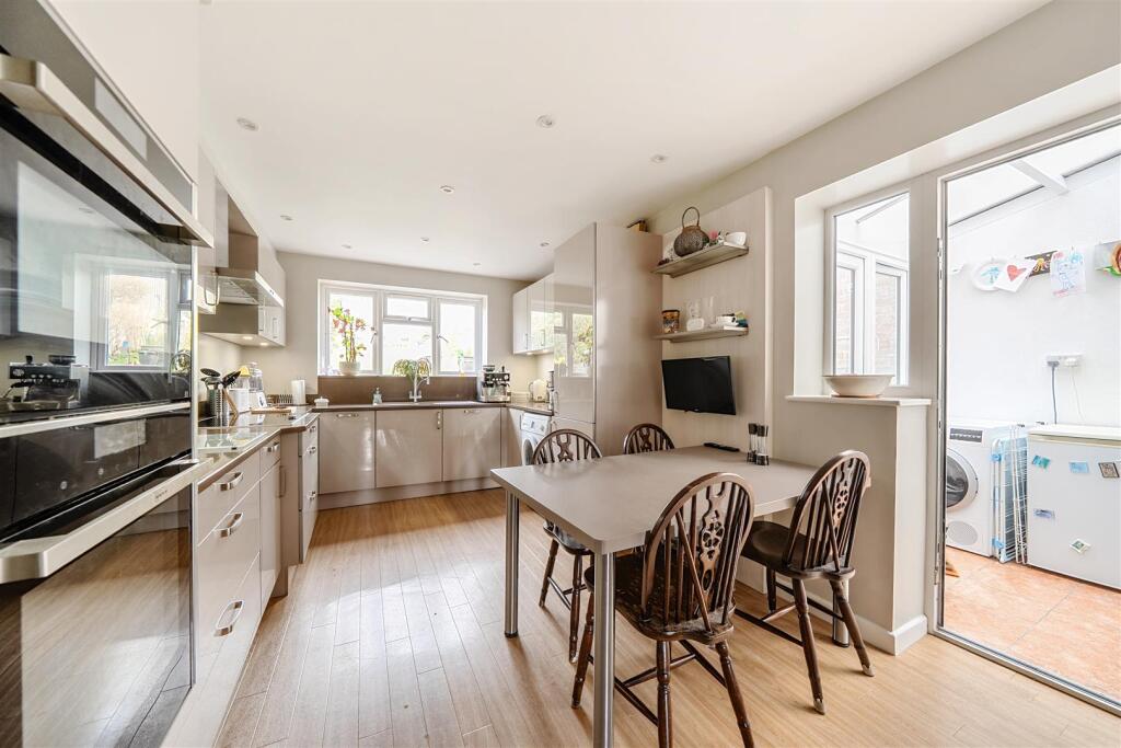 Kitchen / Breakfast Room