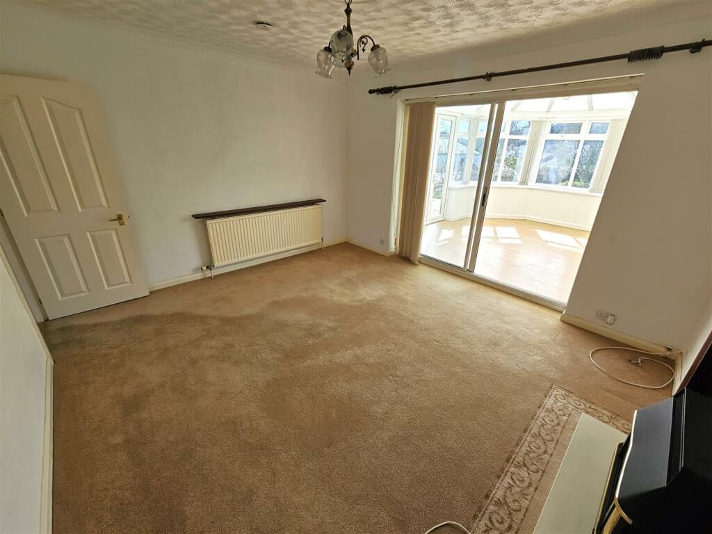 Living room 2.jpg