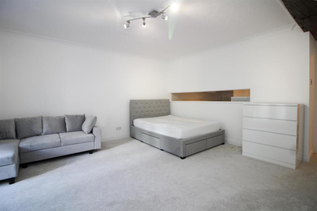 Lounge 2.jpg