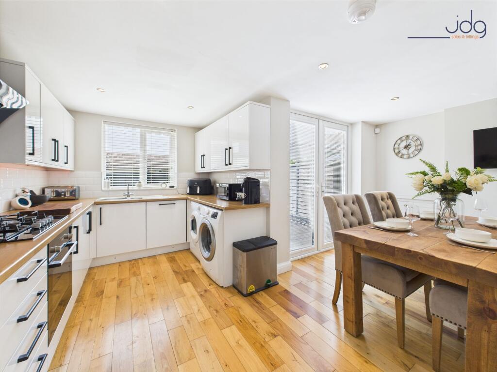Spacious Open Plan Kitchen Diner