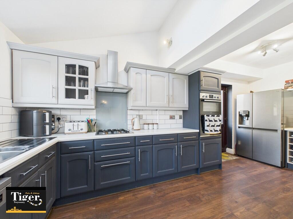 CAM02176G0-PR0505...