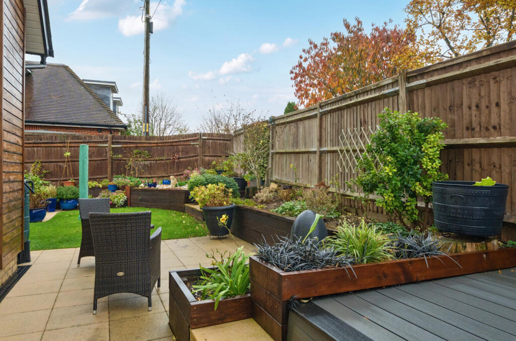 1373460-7-6904b40...