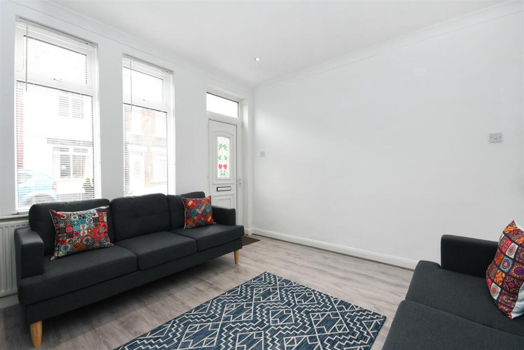 24 Holme Road-5.jpg